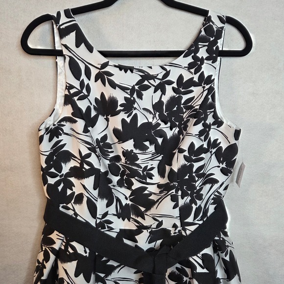 NWT LUXE by Carmen Marc Valvo Black White Floral Fit & Flare Dress Womens Size 8 - Picture 3 of 8